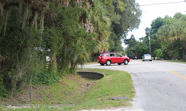 A vehicle turns north from Ocean Boulevard onto Higel Avenue on a day without traffic tie-ups. File photo