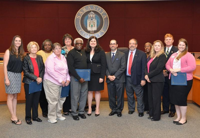 (From left) Miranda Lansdale of Sarasota County Neighborhood Services and the Sarasota County commissioners congratulate recent Civics 101 graduates. Image courtesy Sarasota County